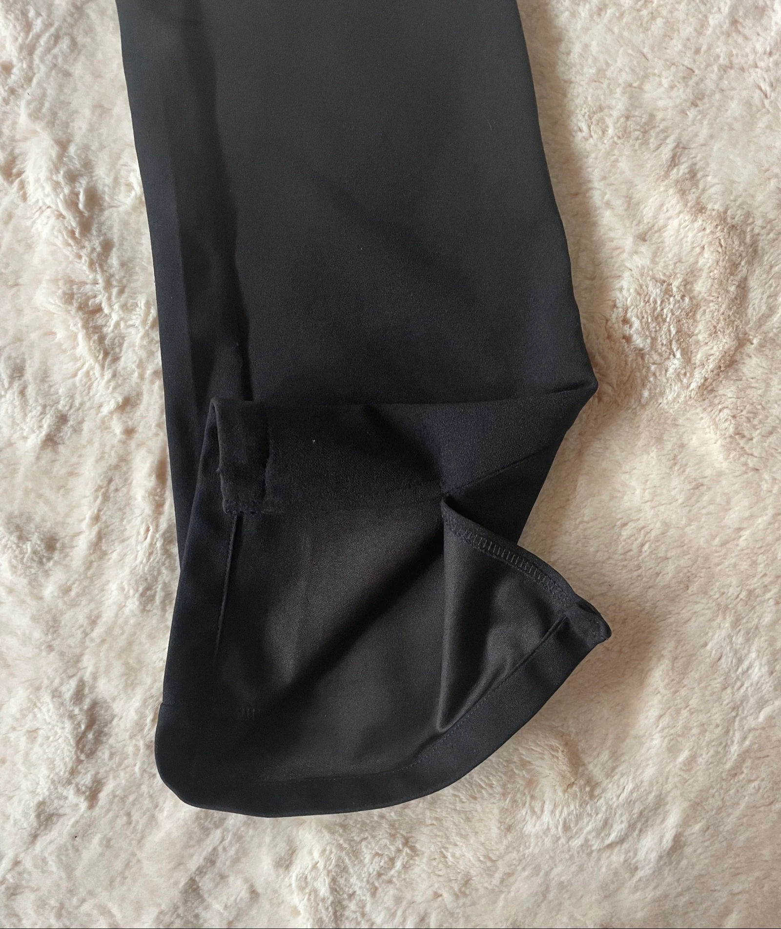 Zwarte uitlopende broek met broek-effect | Elastische stof – photo 4